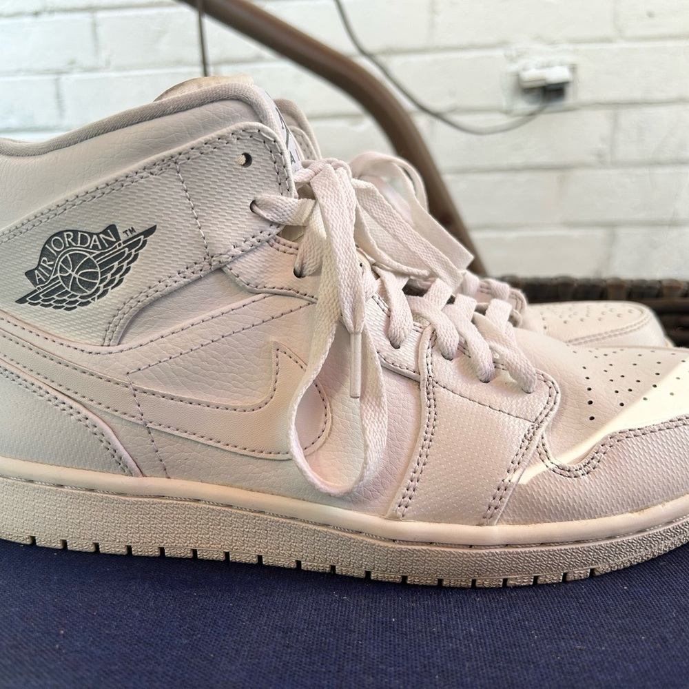 Air Jordan 1 Retro Mid ‘White Cool Grey’ sz10